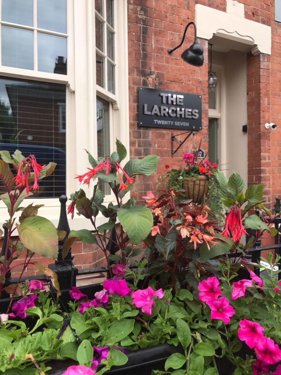 The Larches Hotel Wolverhampton Exterior photo